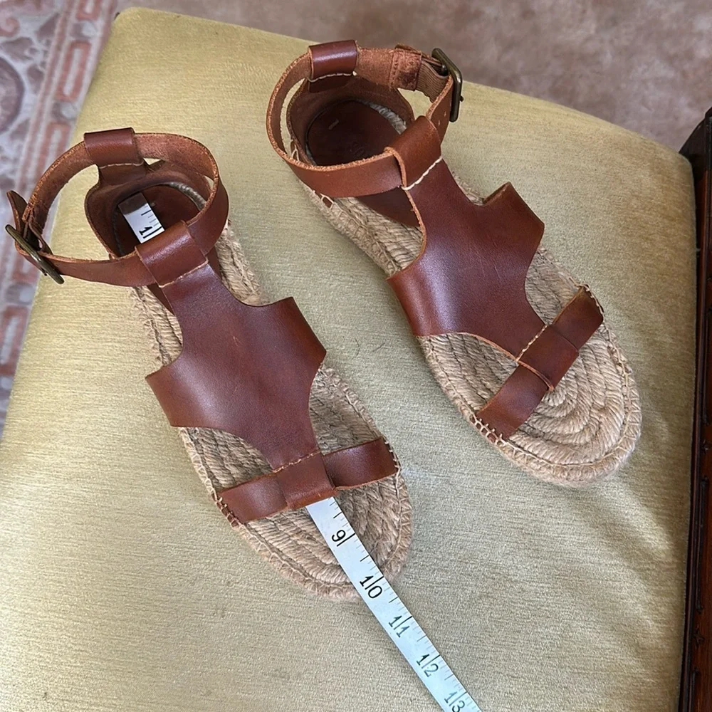 Soludos step out